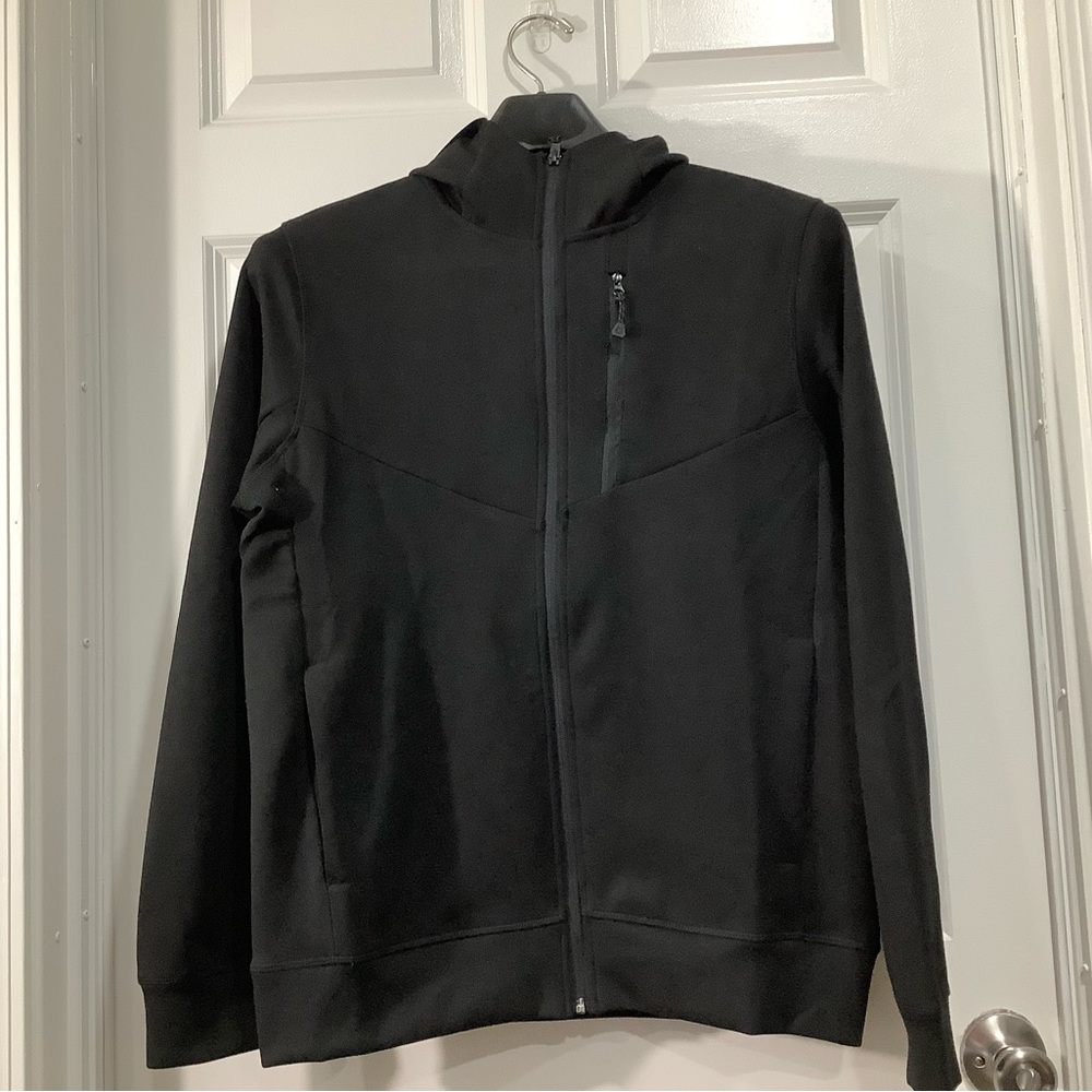 Motion Men's Black Lightweight warm Jacket size small NWT.